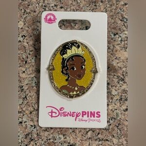 New Disney Parks Princess OE Pin 2022 Gold Frame Princess And The Frog Tiana